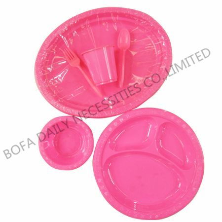 Red plastic tableware set (6pc...