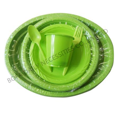 Green plastic tableware set (6...
